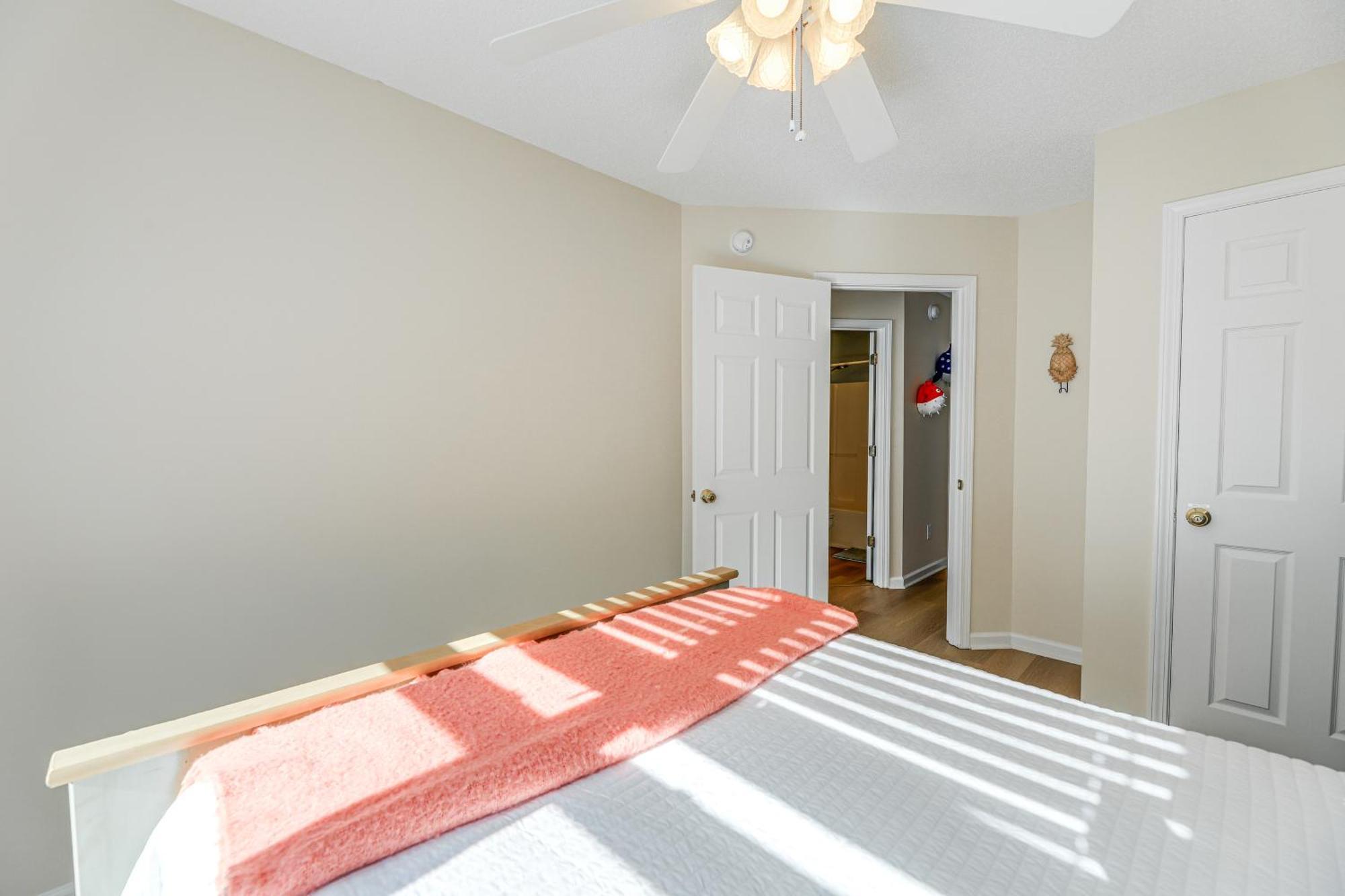 Well-Equipped Emerald Isle Townhome Pets Welcome! Exterior photo