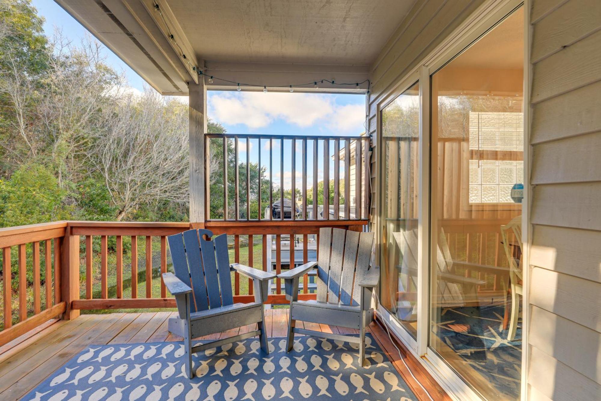 Well-Equipped Emerald Isle Townhome Pets Welcome! Exterior photo