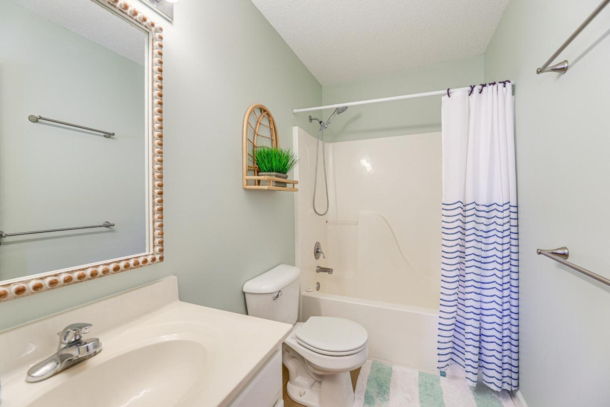 Well-Equipped Emerald Isle Townhome Pets Welcome! Exterior photo