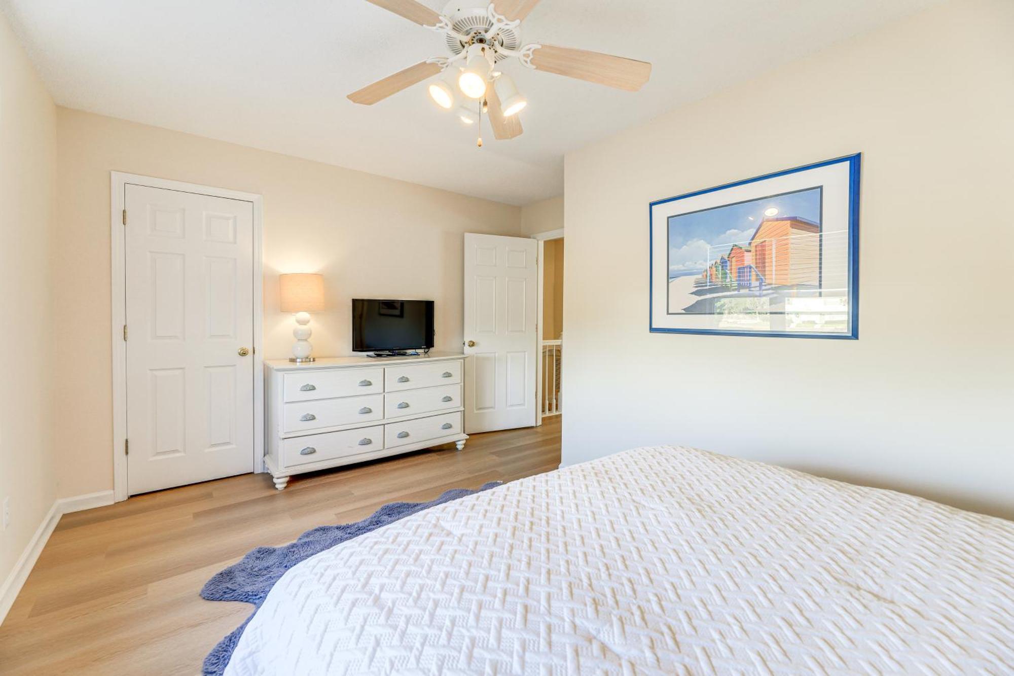 Well-Equipped Emerald Isle Townhome Pets Welcome! Exterior photo