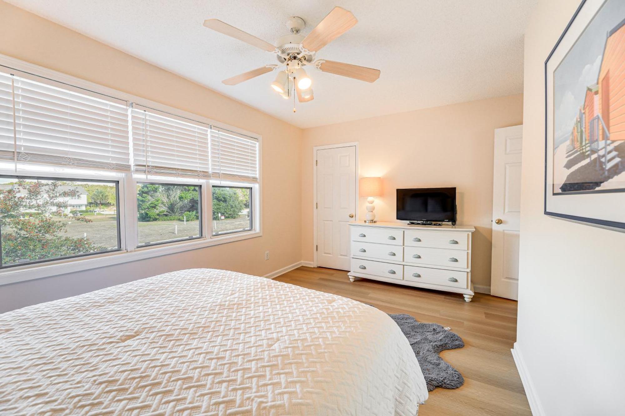 Well-Equipped Emerald Isle Townhome Pets Welcome! Exterior photo