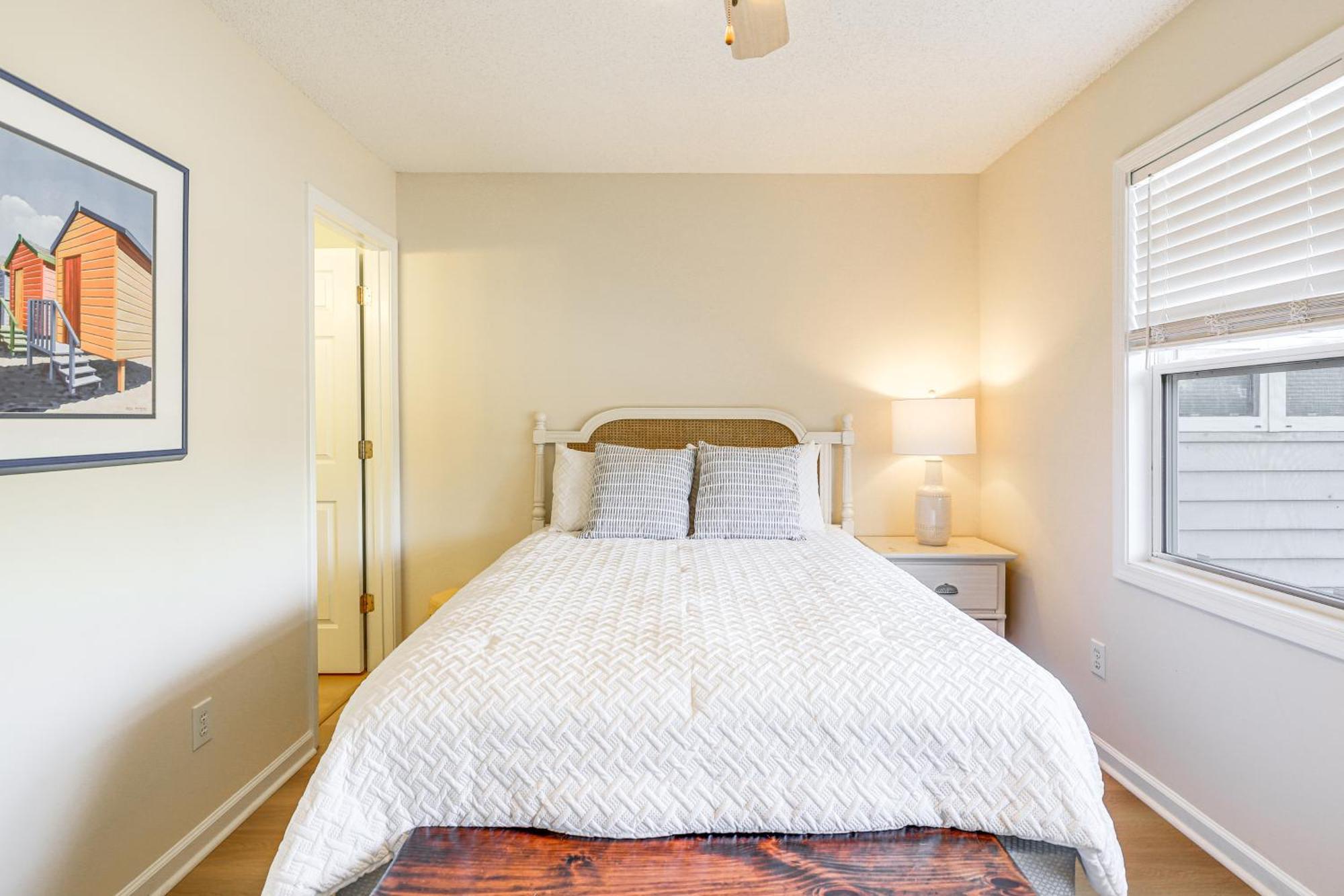 Well-Equipped Emerald Isle Townhome Pets Welcome! Exterior photo