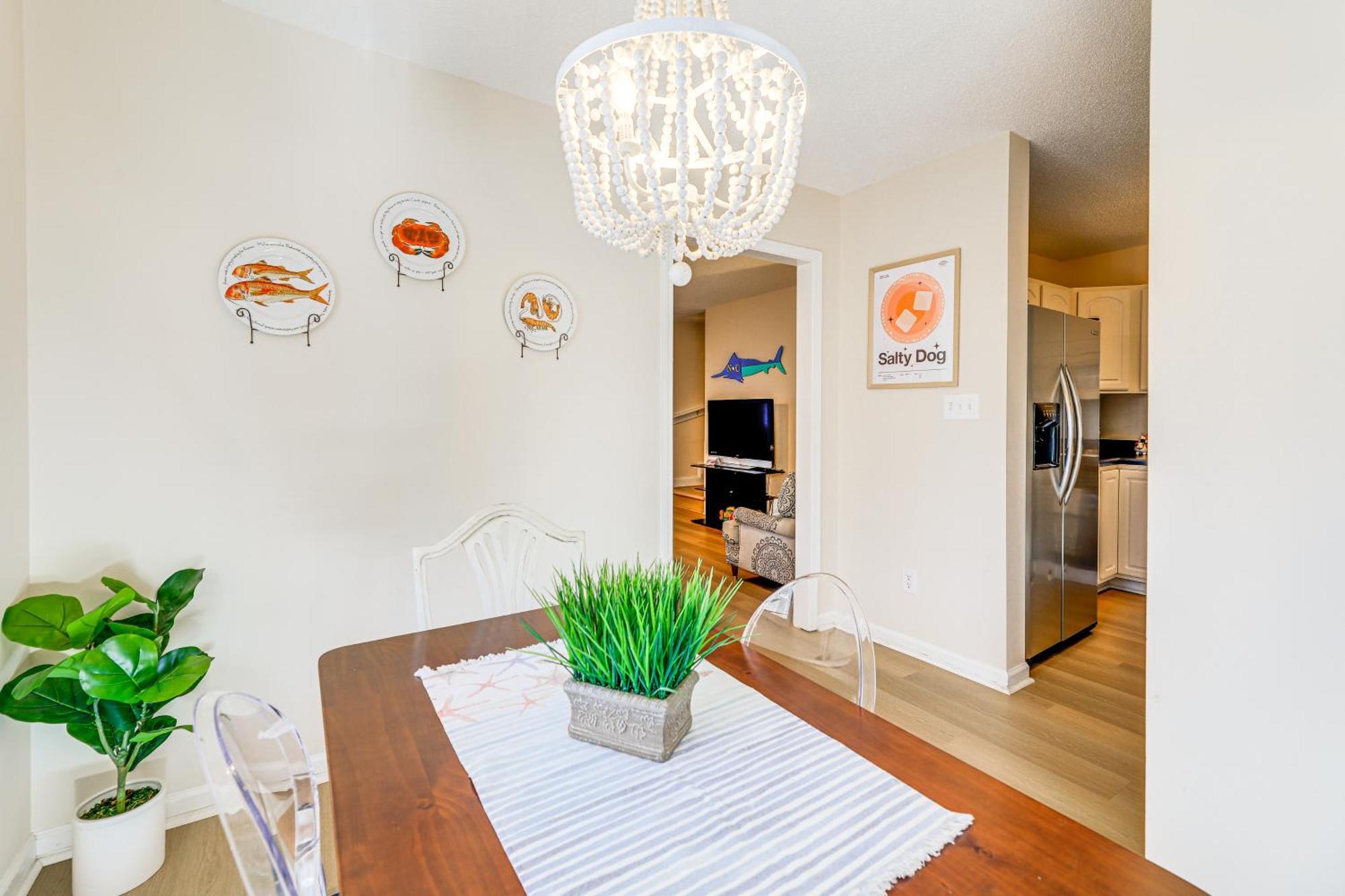 Well-Equipped Emerald Isle Townhome Pets Welcome! Exterior photo