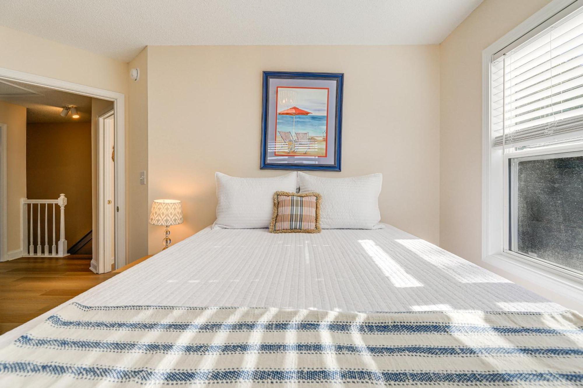 Well-Equipped Emerald Isle Townhome Pets Welcome! Exterior photo