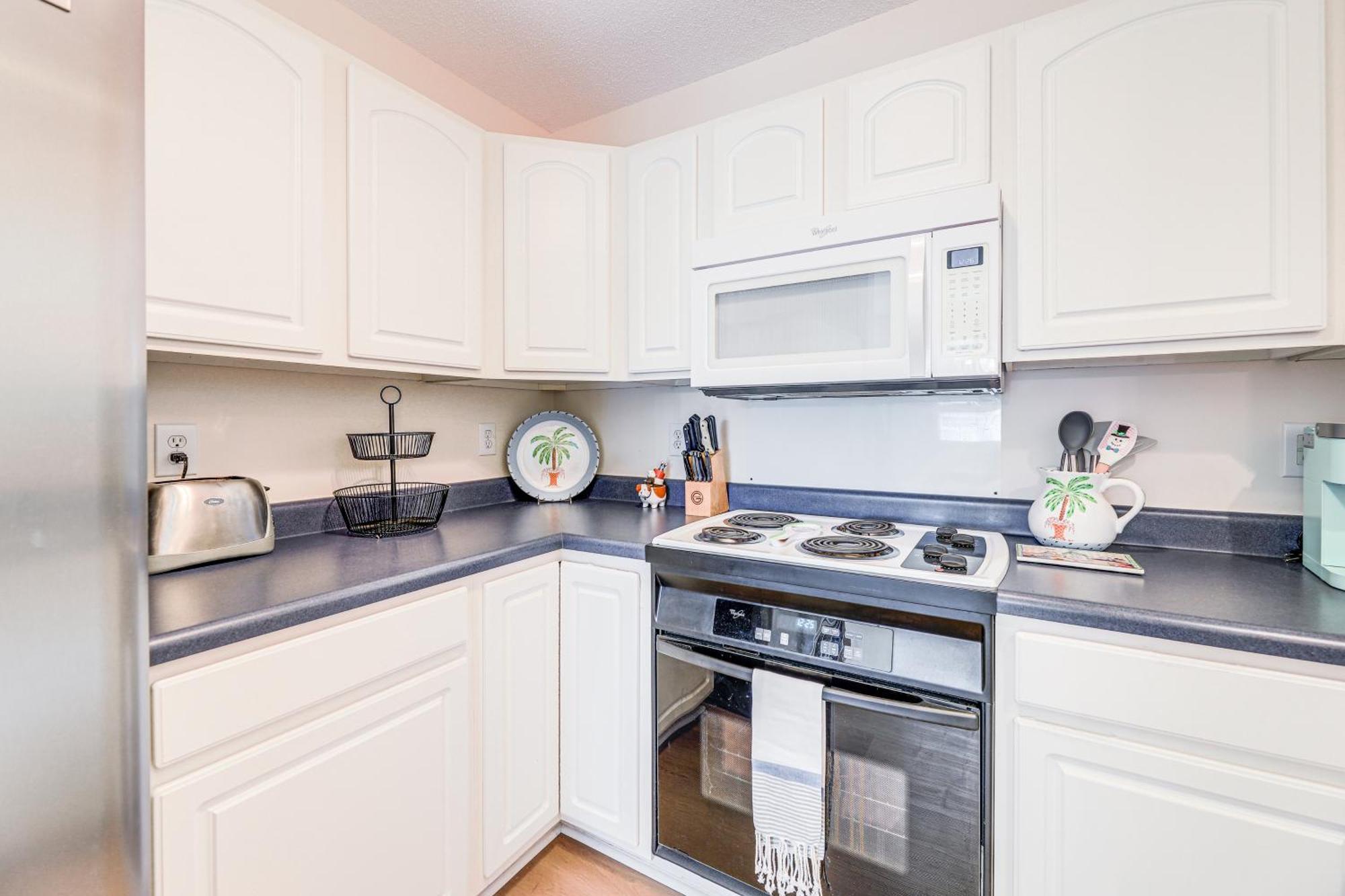 Well-Equipped Emerald Isle Townhome Pets Welcome! Exterior photo