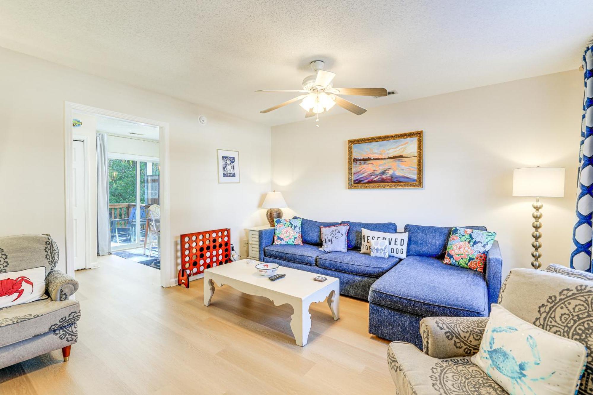 Well-Equipped Emerald Isle Townhome Pets Welcome! Exterior photo