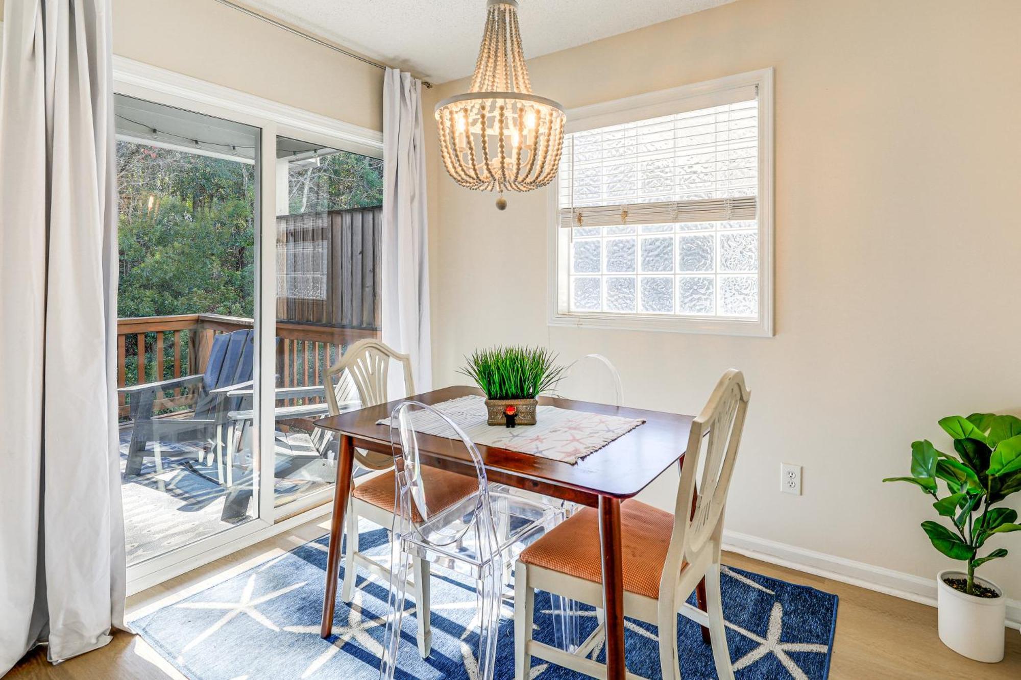 Well-Equipped Emerald Isle Townhome Pets Welcome! Exterior photo